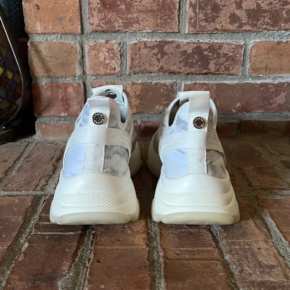 Steve Madden very clean